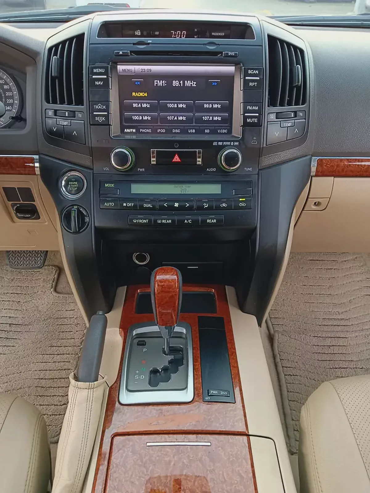 Toyota Land Cruiser GXR 2013 GCC Specs-6-6