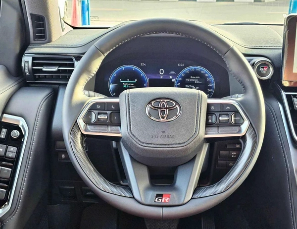 Toyota Land Cruiser GR SPORT 1MHEV HIGH HYBRID /REAR ENTERTAINMENT DVD/COOL BOX (CODE#LC3HGR)