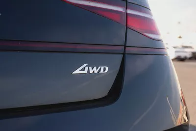 2023 Genesis G90 Royal LWB GCC Specs 3.5L V6 Low Mileage-2