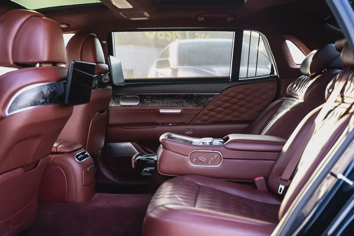 2023 Genesis G90 Royal LWB GCC Specs 3.5L V6 Low Mileage-13-13