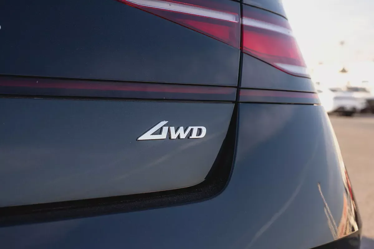 2023 Genesis G90 Royal LWB GCC Specs 3.5L V6 Low Mileage-2-2