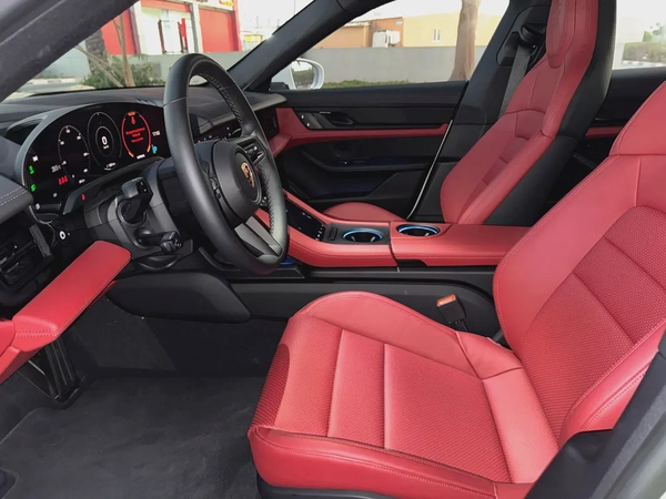 **2023**BRAND NEW GCC SPEC UNDER WARRANTY