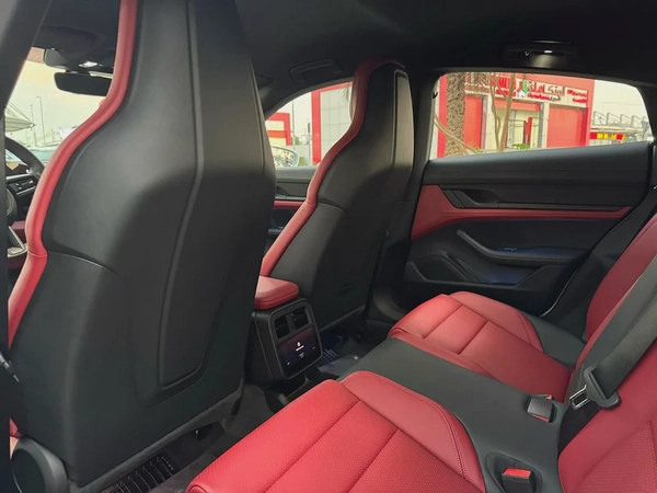 **2023**BRAND NEW GCC SPEC UNDER WARRANTY