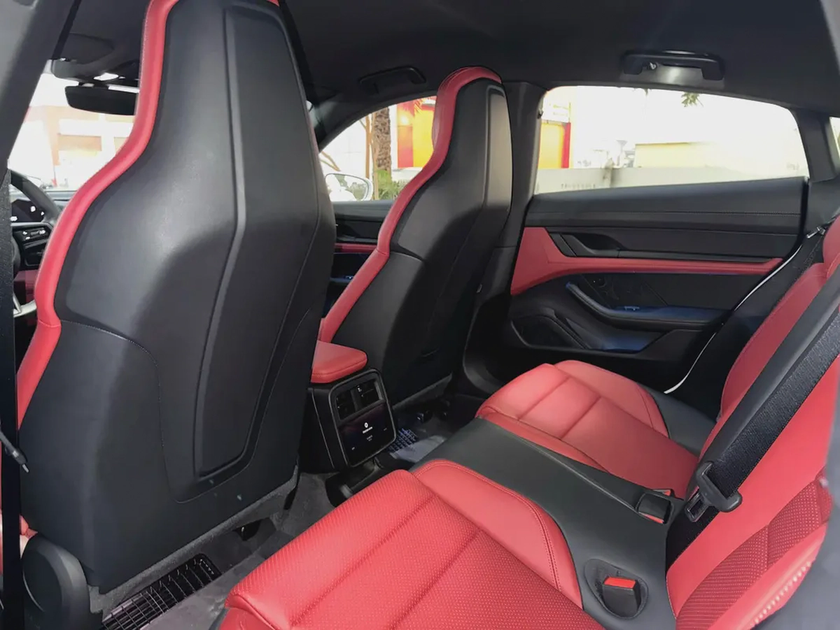 **2023**BRAND NEW GCC SPEC UNDER WARRANTY-13-13