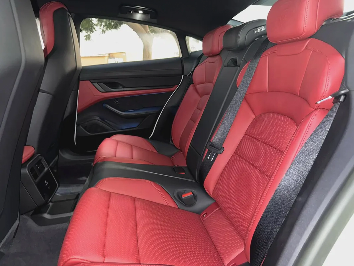 **2023**BRAND NEW GCC SPEC UNDER WARRANTY-15-15