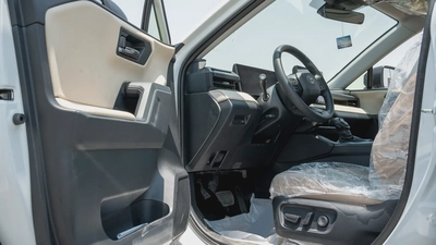 2026 Toyota Rav4 XLE 2.5L AT Hybrid (White-Beige)-9