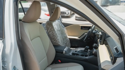 2026 Toyota Rav4 XLE 2.5L AT Hybrid (White-Beige)-11