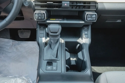2026 Toyota Rav4 XLE 2.5L AT Hybrid (White-Beige)-15