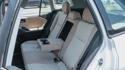 2026 Toyota Rav4 XLE 2.5L AT Hybrid (White-Beige)-16