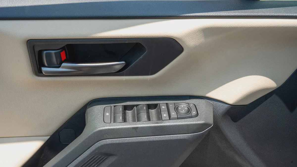 2026 Toyota Rav4 XLE 2.5L AT Hybrid (White-Beige)-10-10