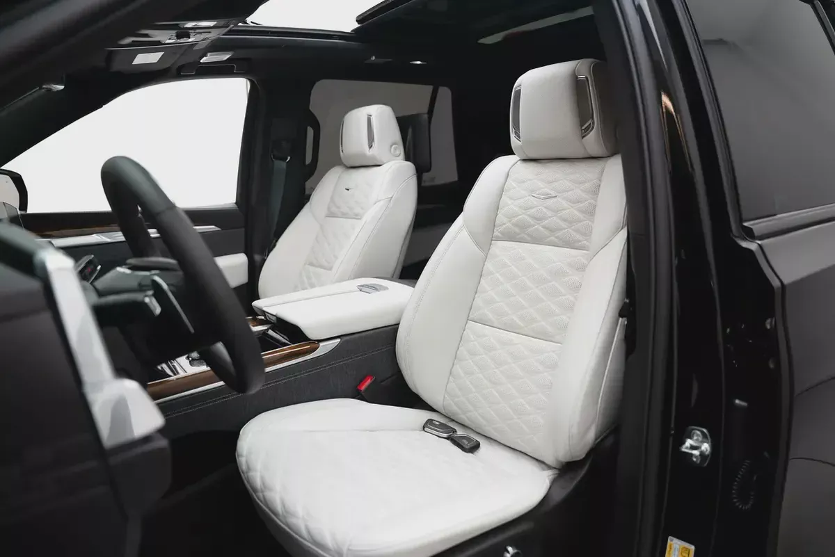 2025 CADILLAC ESCALADE 600 SPORT PLATINUM WITH WARRANTY AND SERVICE CONTRACT-18-18