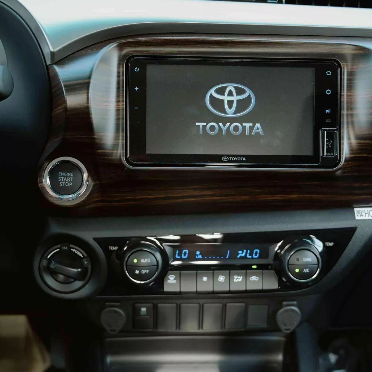 Toyota Hilux SGLX-7-0