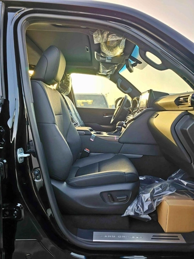 Toyota Land Cruiser GXR || 3.5L PETROL V6 / SMALL DVD / BIG BUMPER / 2 PWR SEAT + LEATHER / SUNROOF / CHROME CLADDING /-11