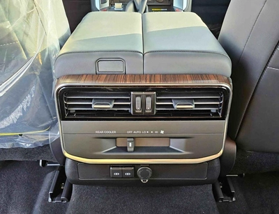 Toyota Land Cruiser GXR || 3.5L PETROL V6 / SMALL DVD / BIG BUMPER / 2 PWR SEAT + LEATHER / SUNROOF / CHROME CLADDING /-24