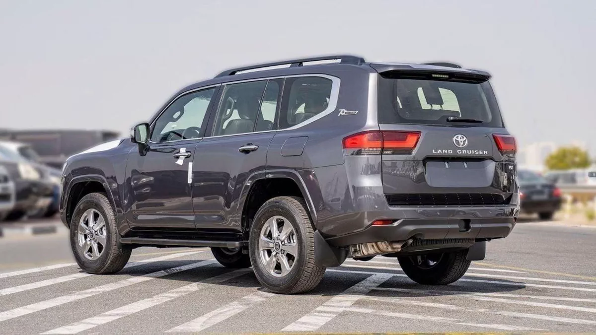 Toyota Land Cruiser VX TOYOTA LANDCRUSIER LC300 VX 4.0 PETROL TWIN TURBO-5-0