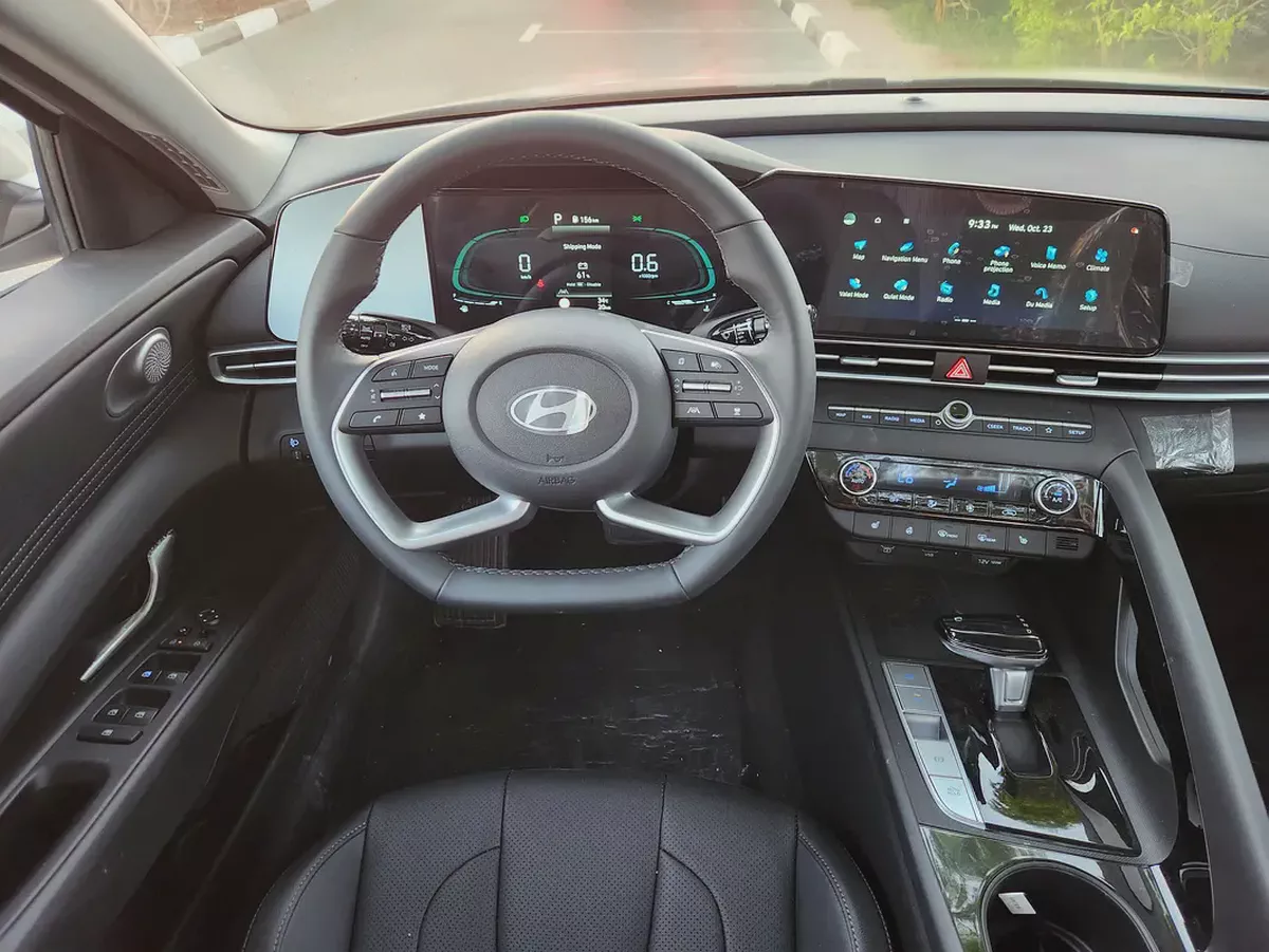 Hyundai Elantra Luxury 2025 - Full option-9-9