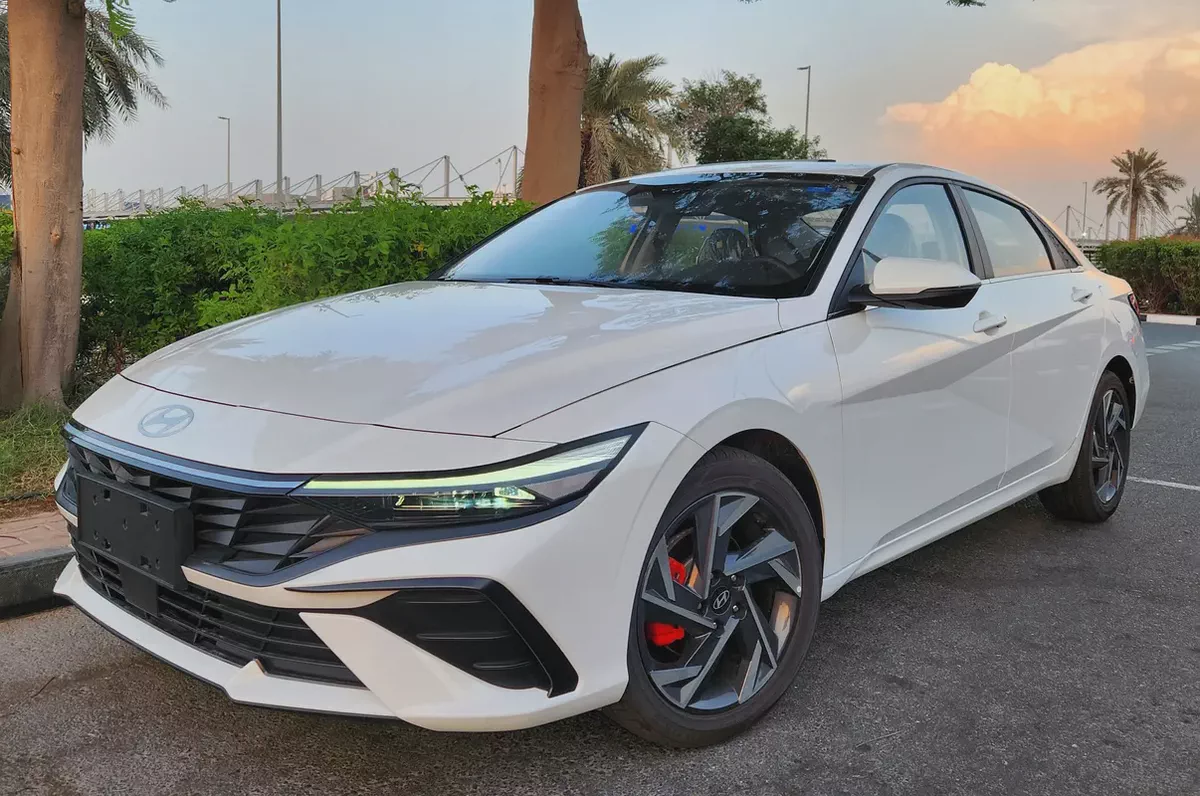Hyundai Elantra Luxury 2025 - Full option