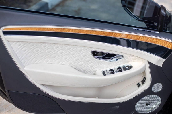 Bentley Continental GT 6.0L W12 (626 HP)