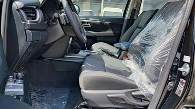 Toyota Fortuner EXR Toyota Fortuner / 2.7L V4 Petrol /  Climate Control / Only for Africa Special Price-7
