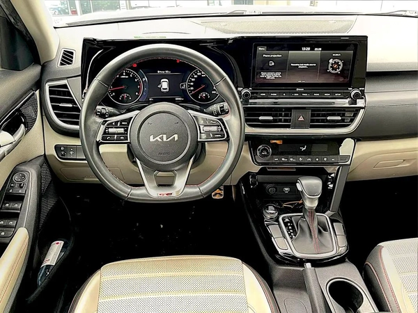 Kia Seltos SX 2022 GCC Specs - Top of the Line under warranty