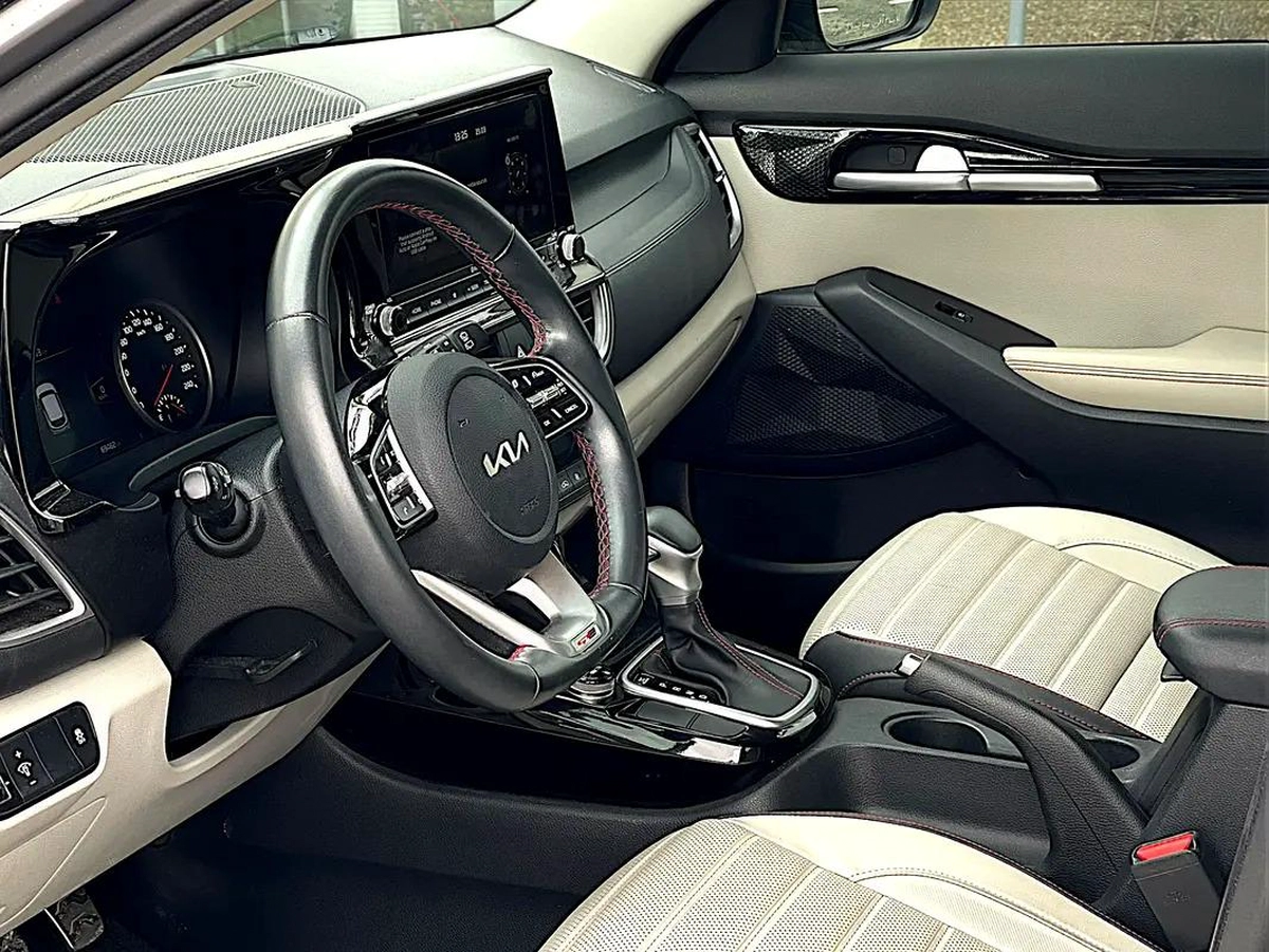 Kia Seltos SX 2022 GCC Specs - Top of the Line under warranty-1-1