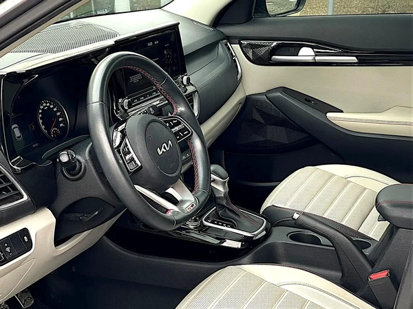 Kia Seltos SX 2022 GCC Specs - Top of the Line under warranty