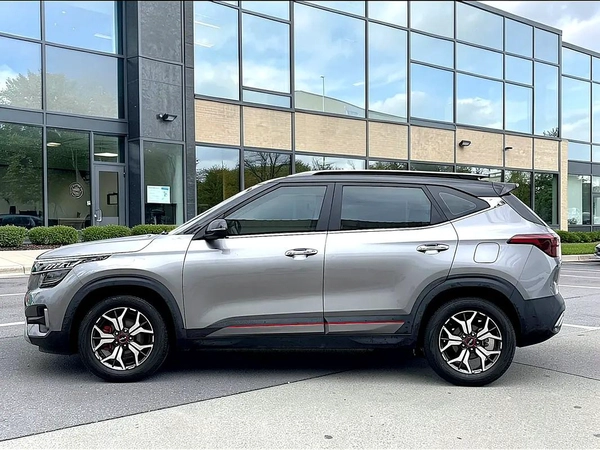 Kia Seltos SX 2022 GCC Specs - Top of the Line under warranty