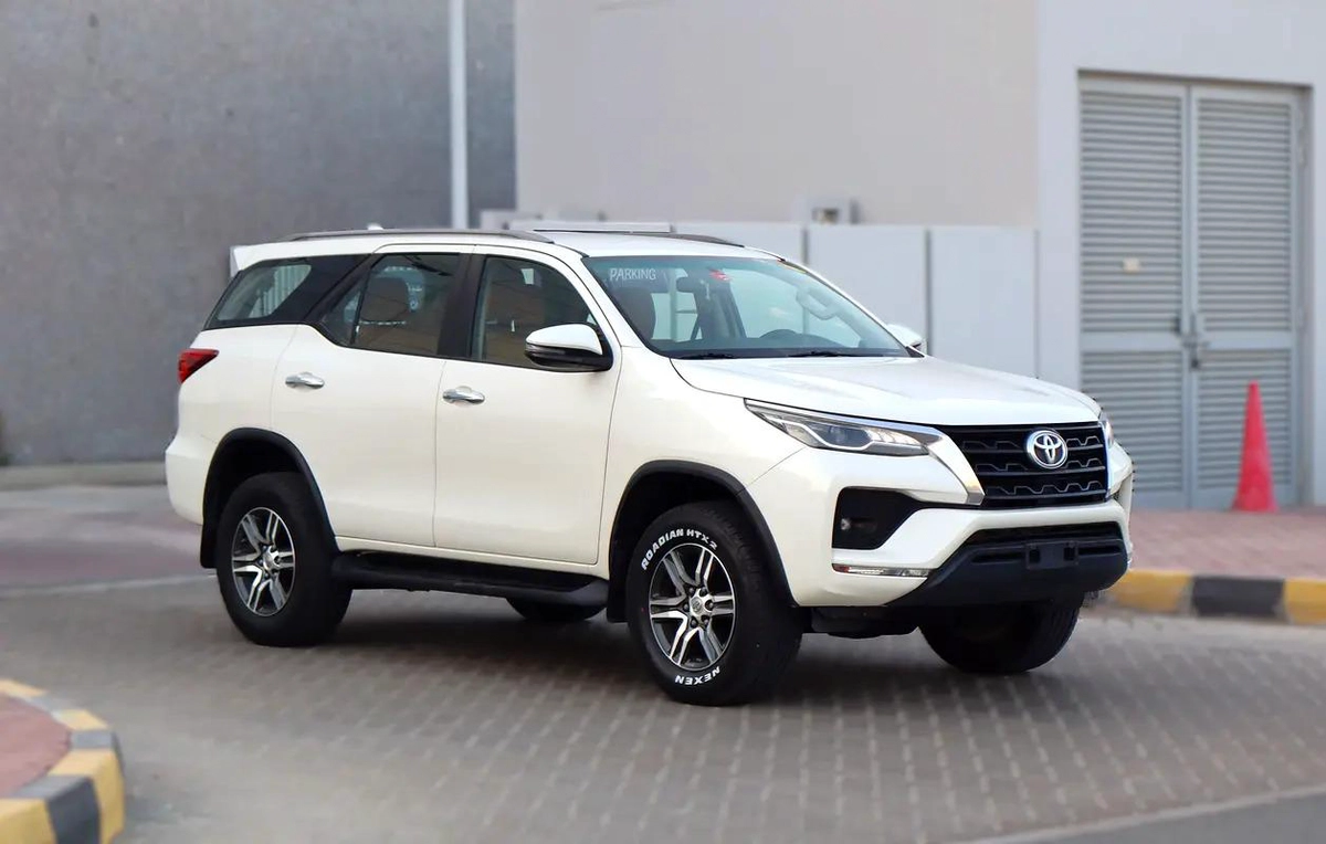 Toyota Fortuner GXR 2022 V6 - GCC Specs - Excellent Condition - Original Paint-8-8