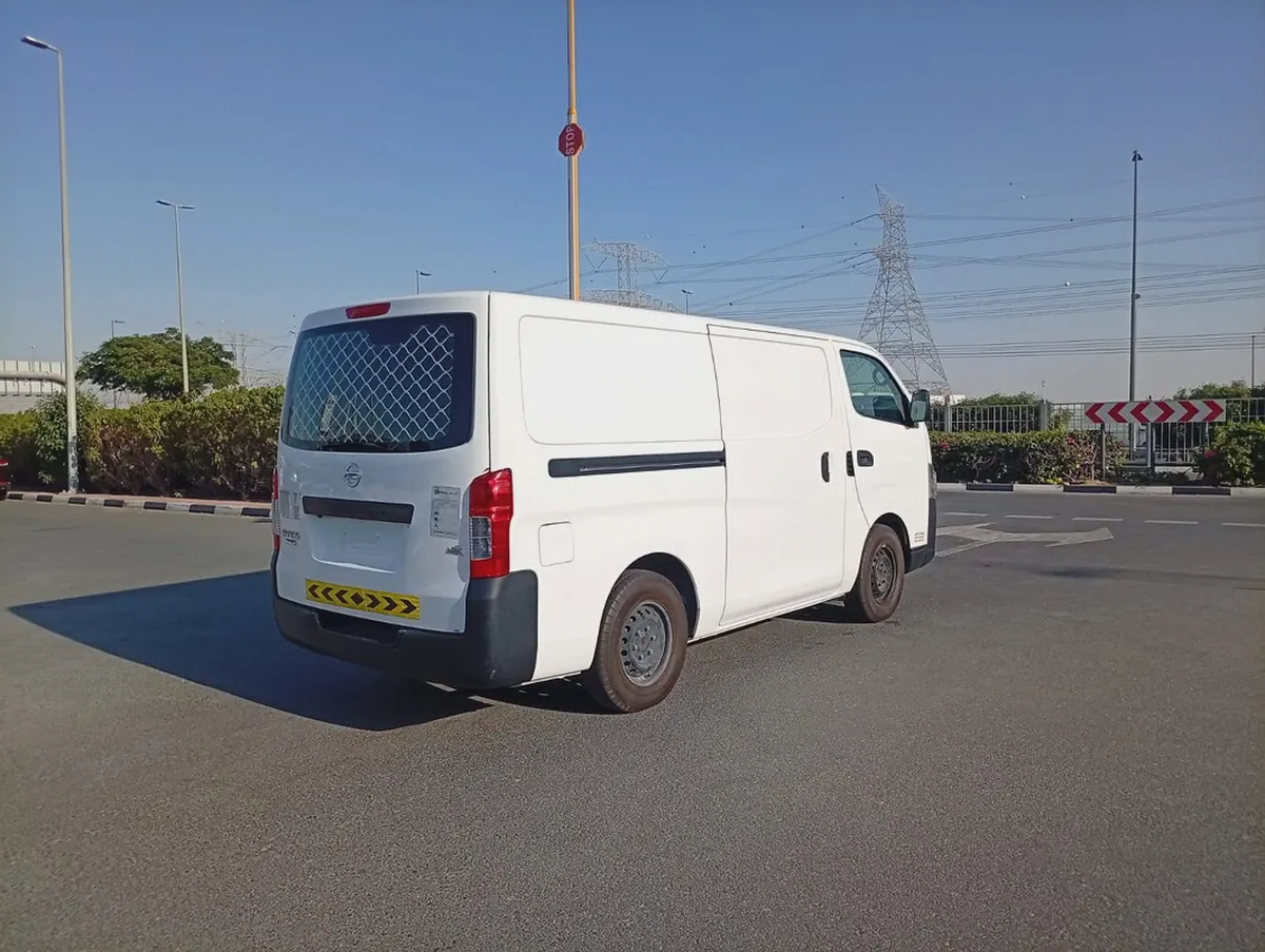 Full Cargo van Nissan Urvan  2021 GCC Specs-10-10