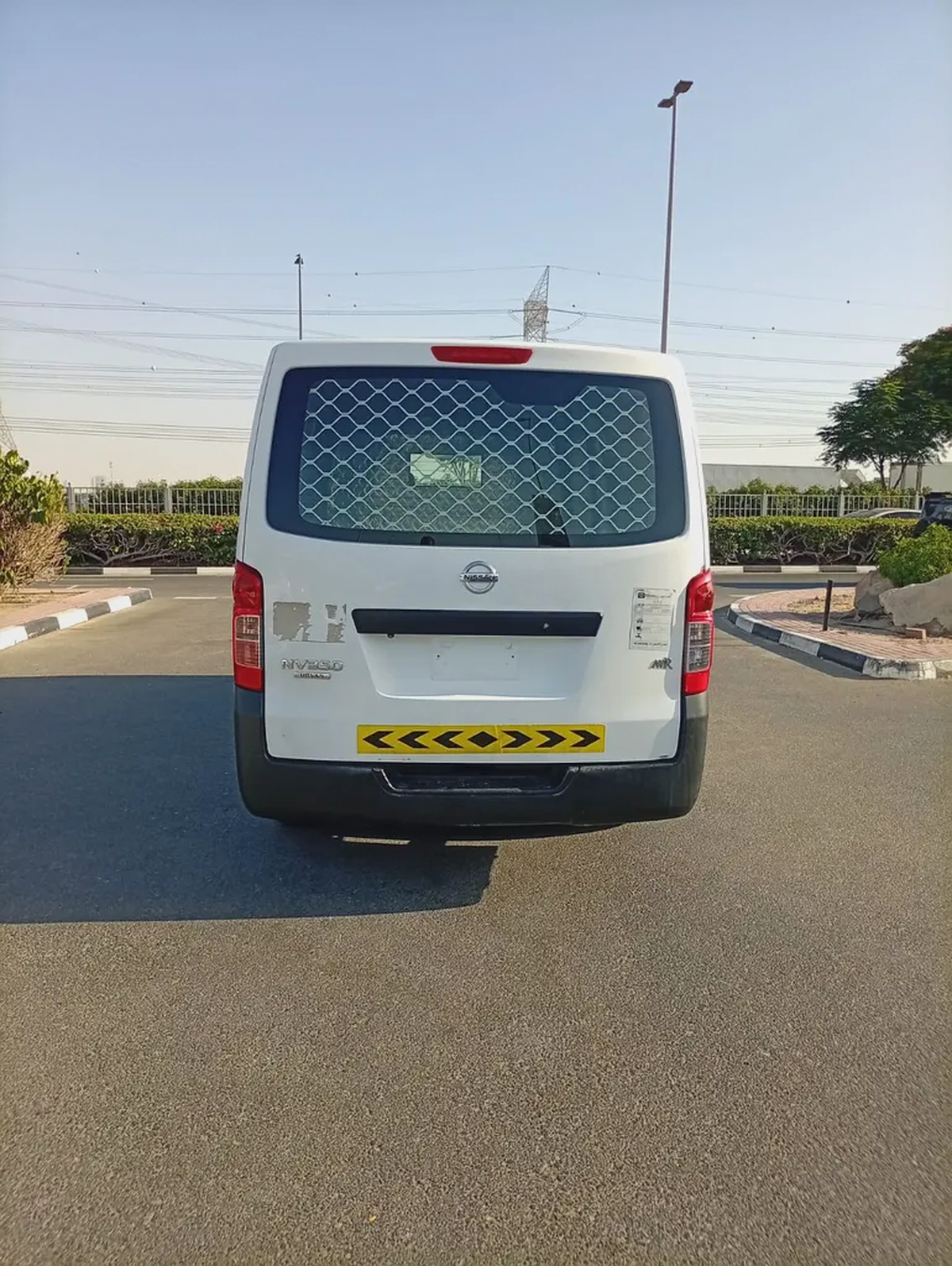 Full Cargo van Nissan Urvan  2021 GCC Specs-11-11