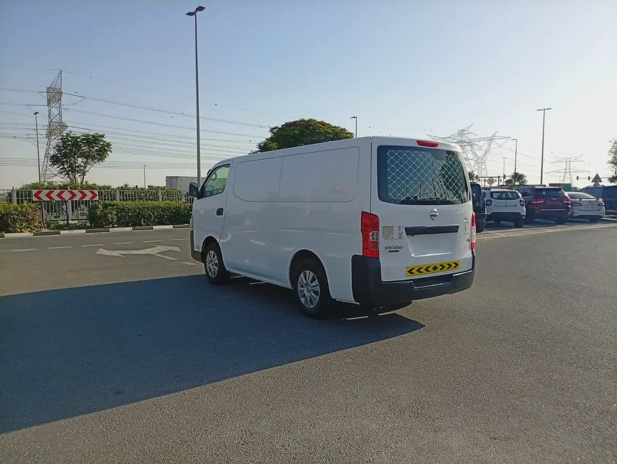 Full Cargo van Nissan Urvan  2021 GCC Specs-14-14