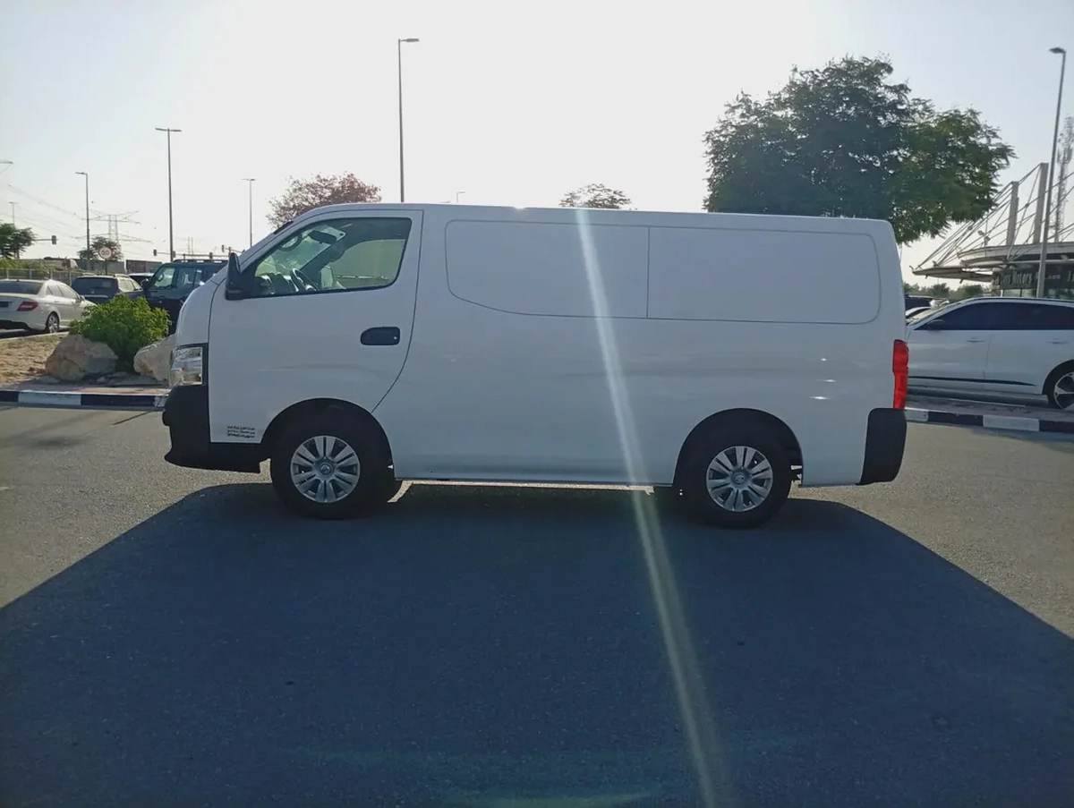 Full Cargo van Nissan Urvan  2021 GCC Specs-1-1