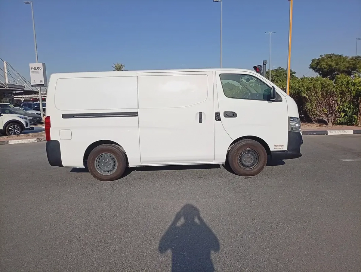 Full Cargo van Nissan Urvan  2021 GCC Specs-8-8
