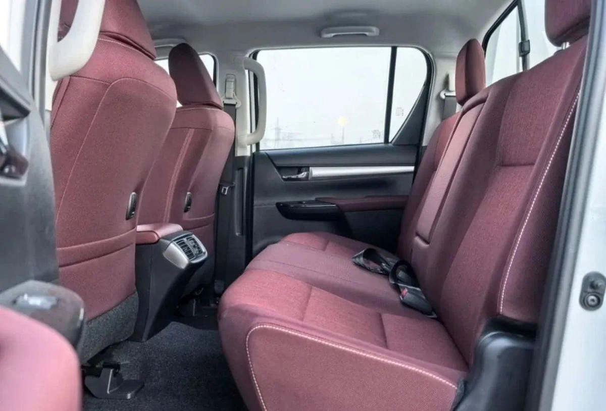 Toyota Hilux GLX TOYOTA HILUX 2.4L DIESEL AUTOMATIC TRANSMISSION 2026-12-0
