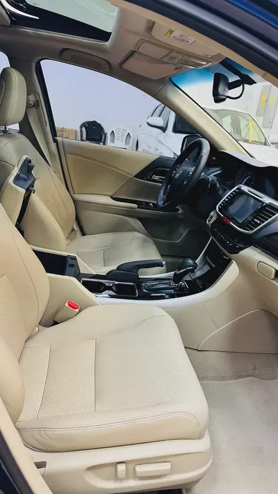 Honda Accord EX-L 2017 GCC Specs -Full Option Excellent Condition-9
