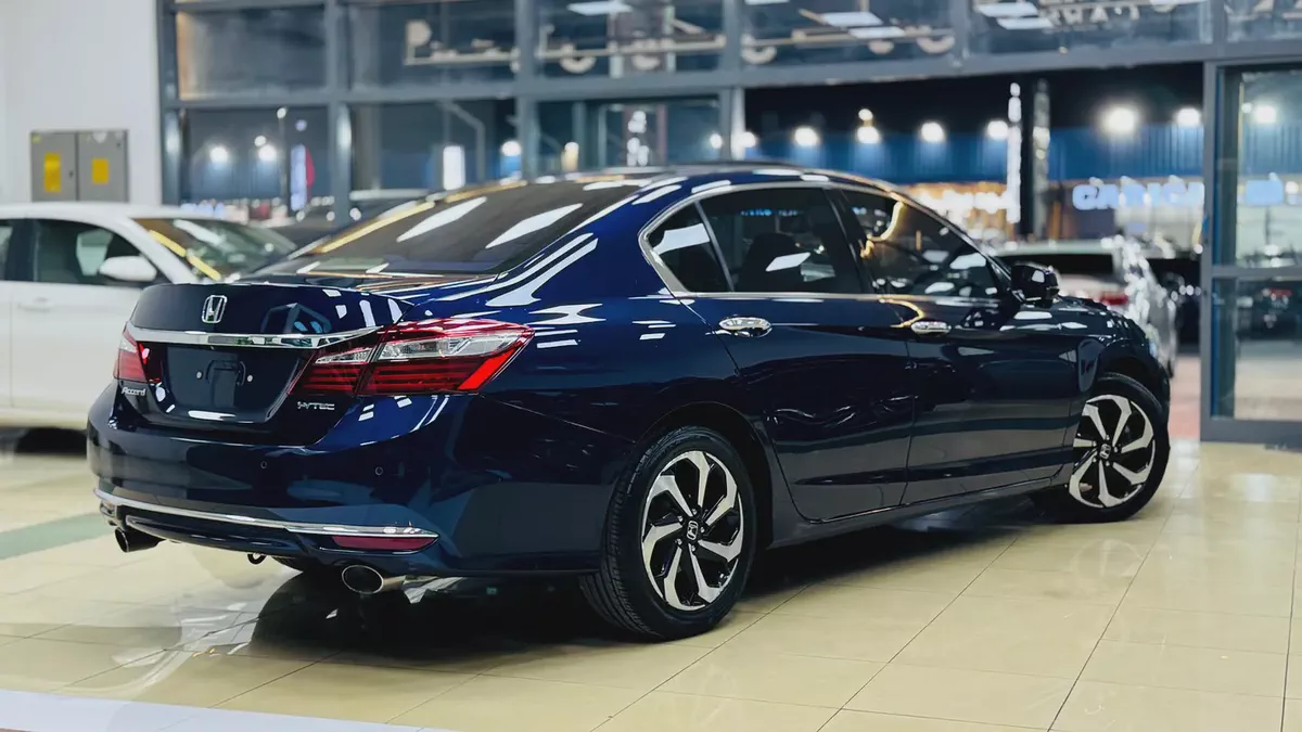 Honda Accord EX-L 2017 GCC Specs -Full Option Excellent Condition-3-3