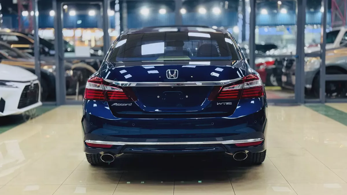 Honda Accord EX-L 2017 GCC Specs -Full Option Excellent Condition-4-4