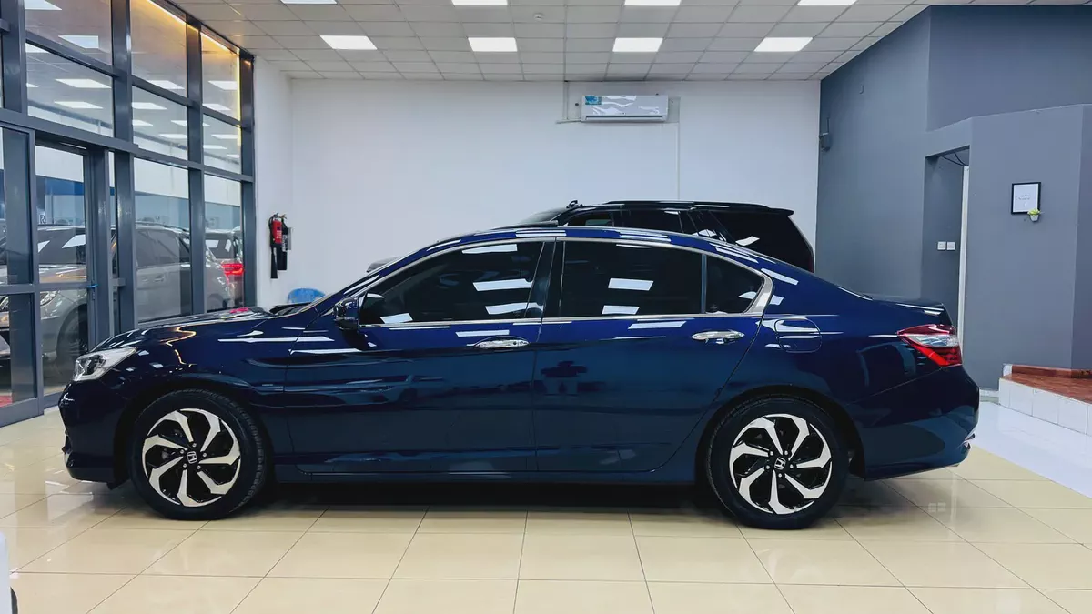 Honda Accord EX-L 2017 GCC Specs -Full Option Excellent Condition-5-5