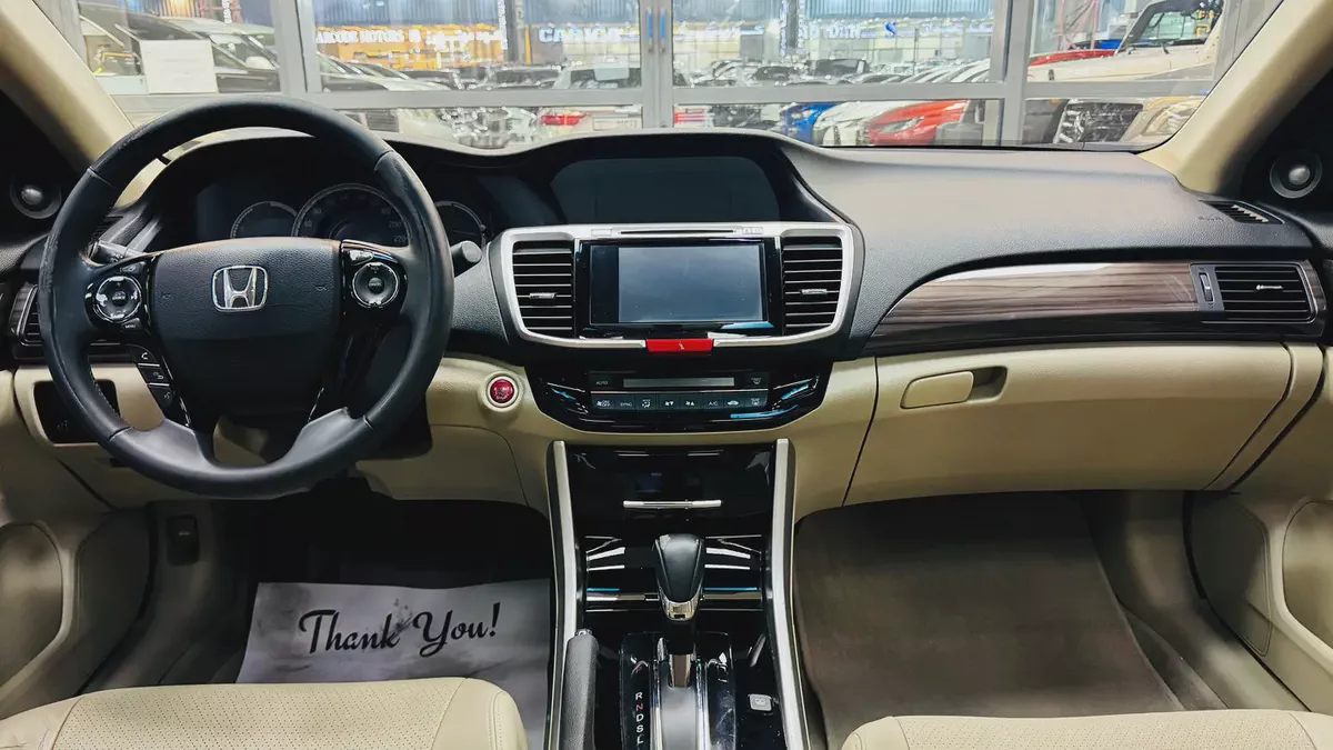 Honda Accord EX-L 2017 GCC Specs -Full Option Excellent Condition-6-6