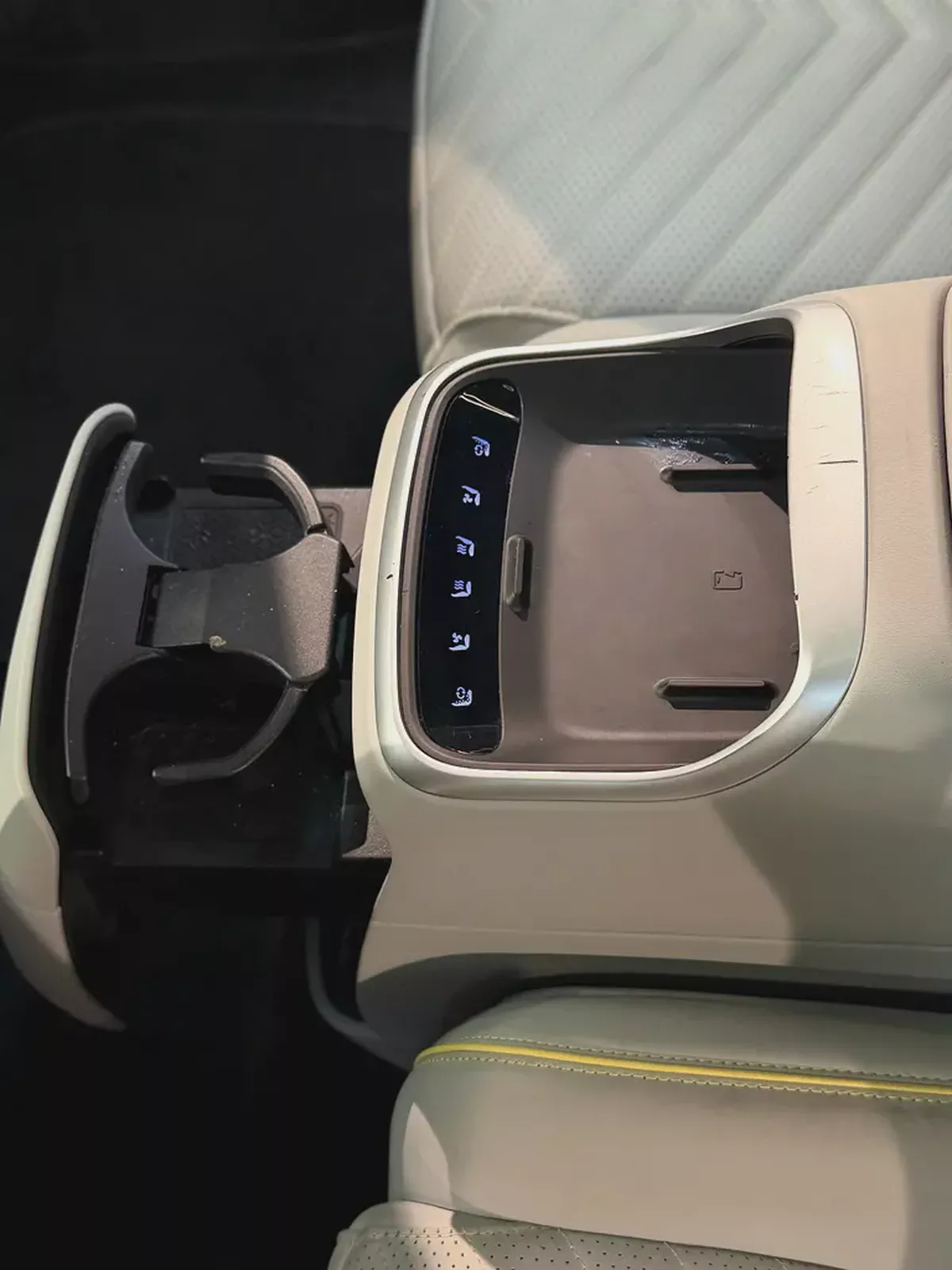 Avatr 11 VIP Edition Ultra Luxury EV-14-14