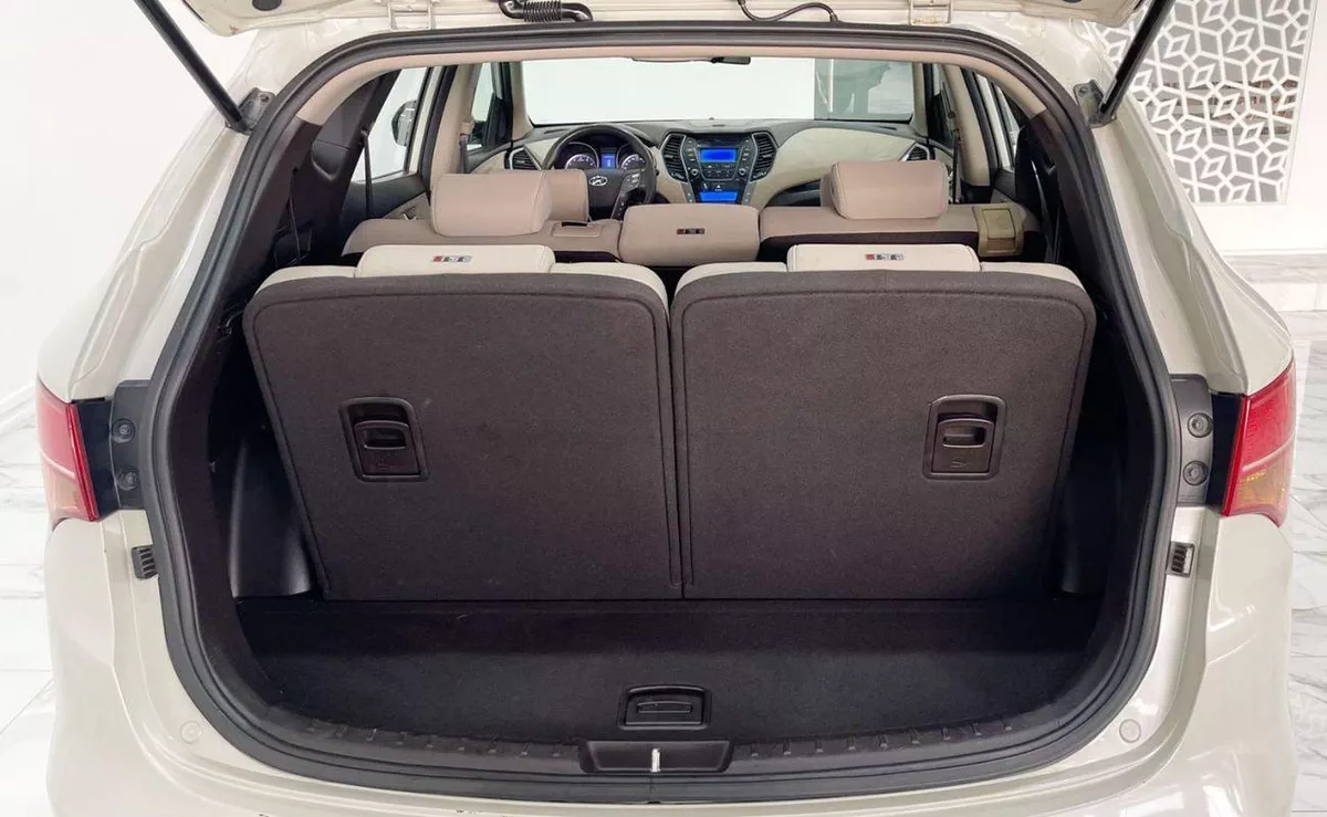 Hyundai Santa Fe GLS 3.3L-6CYL GCC SPECIFICATION-11-0