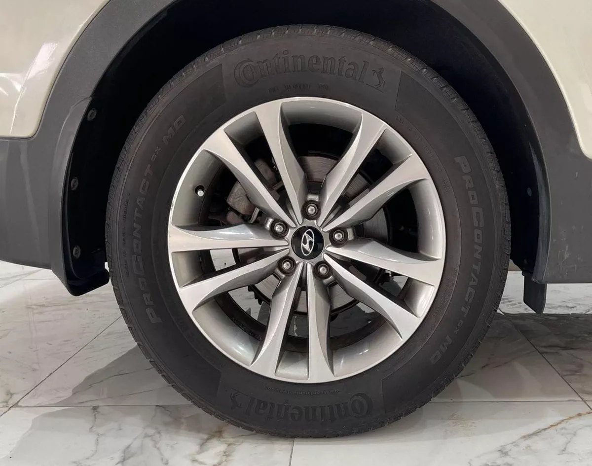 Hyundai Santa Fe GLS 3.3L-6CYL GCC SPECIFICATION-13-0