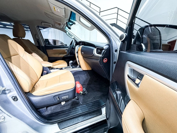 Massive Price Drop!!! // AED 1,450 // 20%DP // 2019 Toyota Fortuner VXR