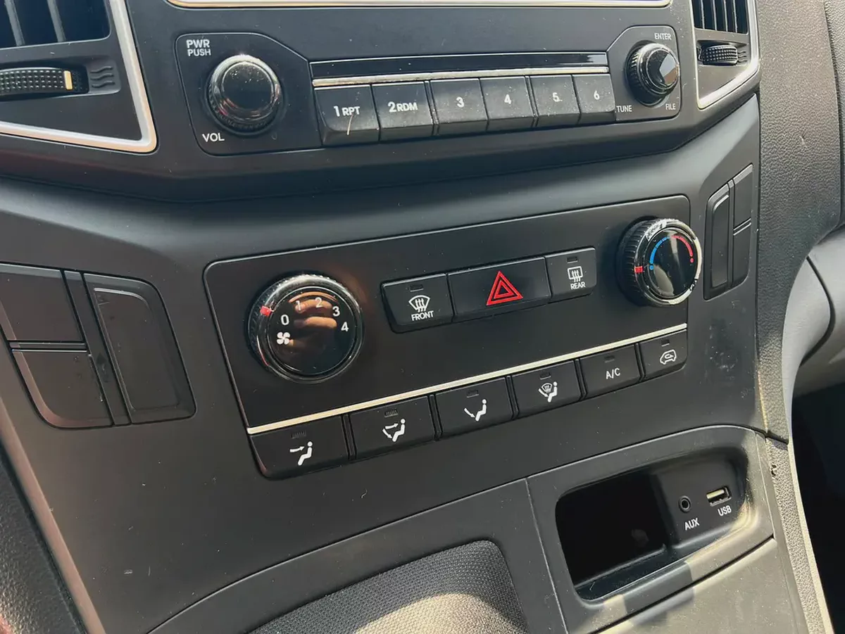 2021 Hyundai H1 | 3 Seats | Van | Manual | Petrol | GCC | Ref#1138-15-15