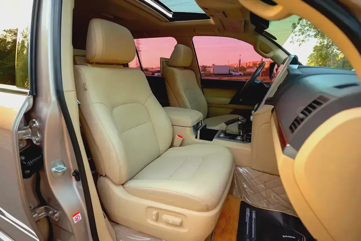 Land Cruiser GXR | Platinum Edition | GCC Specs | REF #T38206-10-10