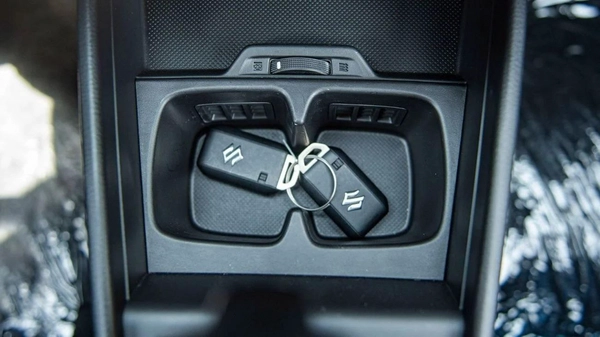 Suzuki Ertiga SUZUKI ERTIGA GLX 1.5L AT SILVER