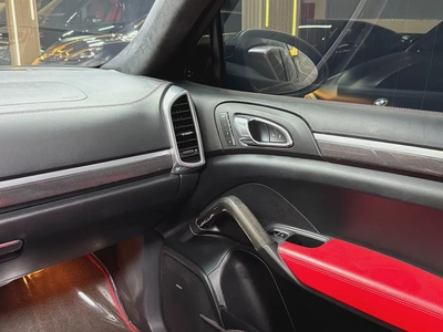Porsche Cayenne Turbo 2013 | GCC Specs | Low Mileage | High Option-10