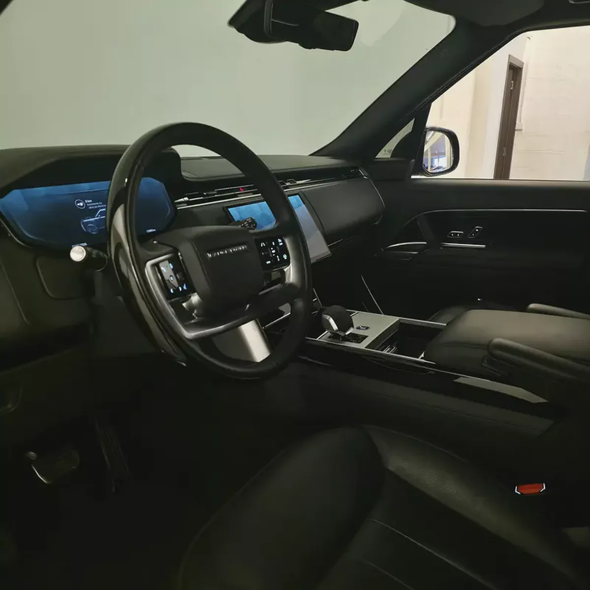 AED 7817 PM | RANGE ROVER VOGUE P550e AUTOBIOGRAPHY 2024 | LOW KMS | 1 YEAR WARRANTY-9-9