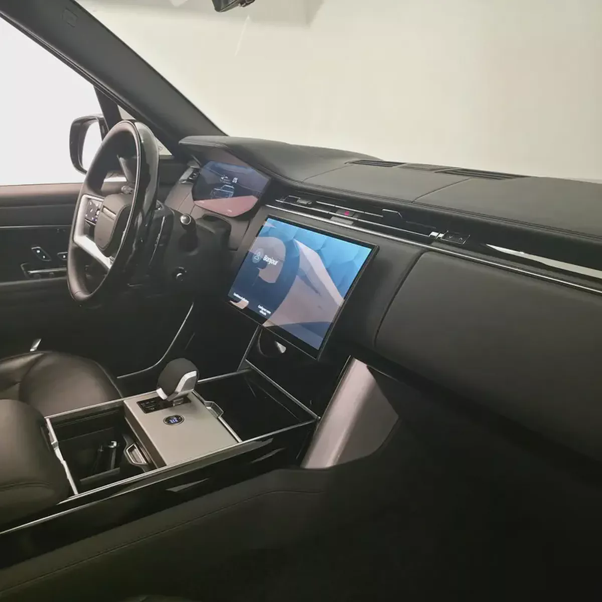 AED 7817 PM | RANGE ROVER VOGUE P550e AUTOBIOGRAPHY 2024 | LOW KMS | 1 YEAR WARRANTY-13-13