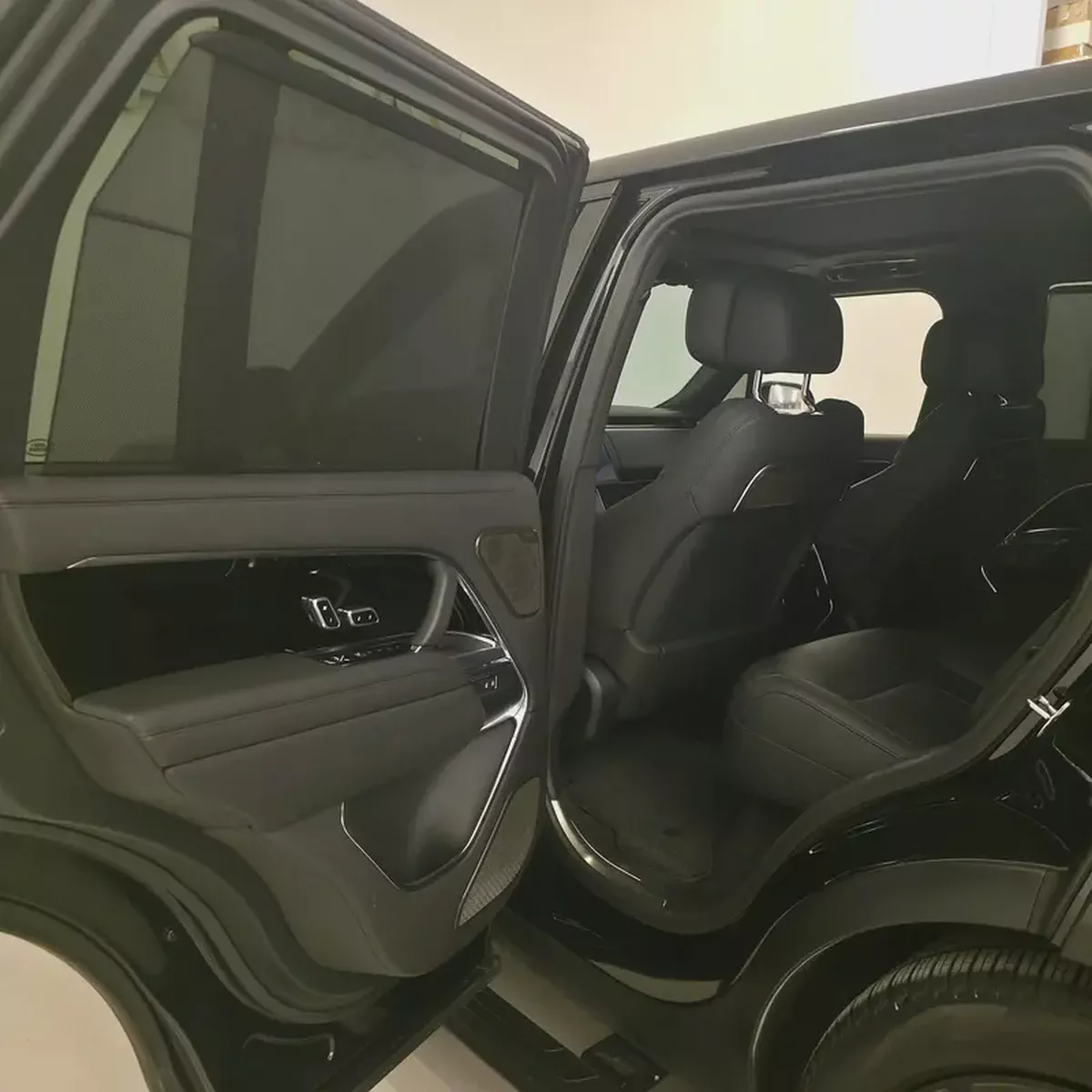 AED 7817 PM | RANGE ROVER VOGUE P550e AUTOBIOGRAPHY 2024 | LOW KMS | 1 YEAR WARRANTY-15-15